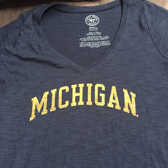 NWOT-Michigan v- neck tee -small - Picture 2 of 6